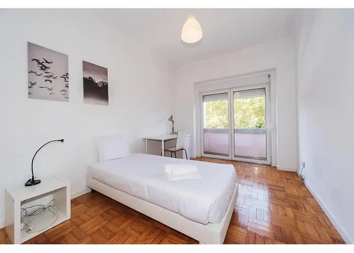 Houze_4 Room Flat In Central Lisbon