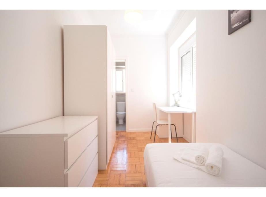 Houze_4 Flat In *